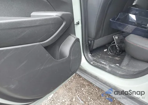 2024 Chevrolet Trax Fwd 2Rs z USA, uszkodzony, nr VIN KL77LJE25RC097923